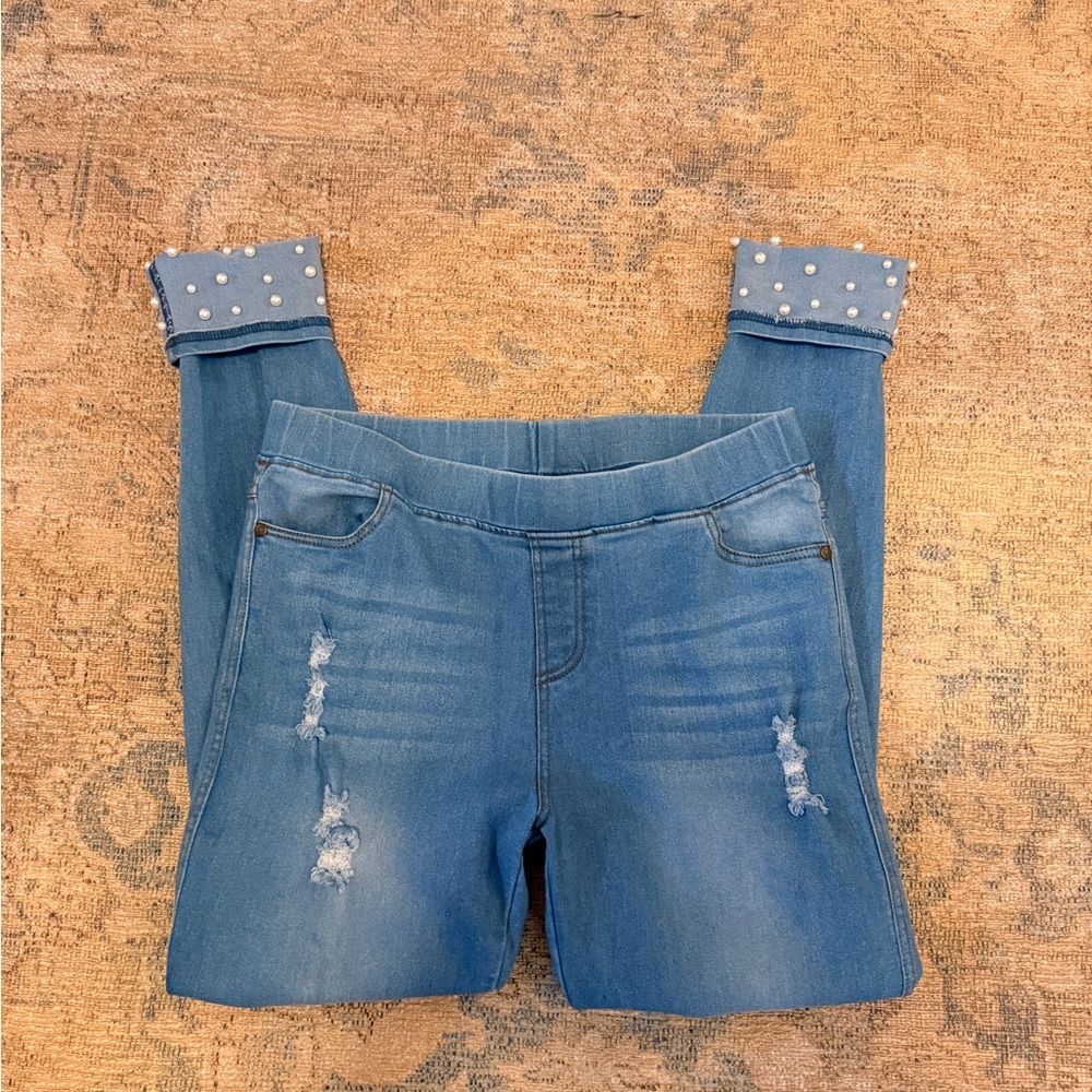 JVINI NWOT High Rise Distressed Jeggings with Pearl Cuffs